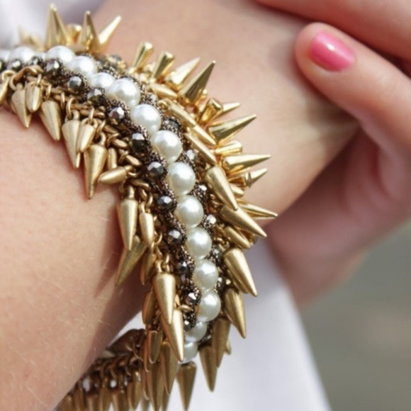 Stella & Dot | Pearl Drop & Hematite Vintage Gold Spiked Jacinthe Bracelet - Picture 11 of 13